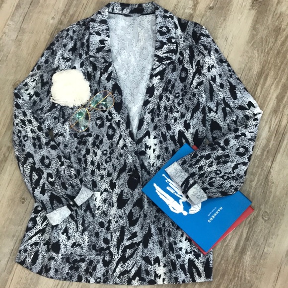 Jackets & Blazers - 🛍 4 for $25 Animal Print oversized Blazer